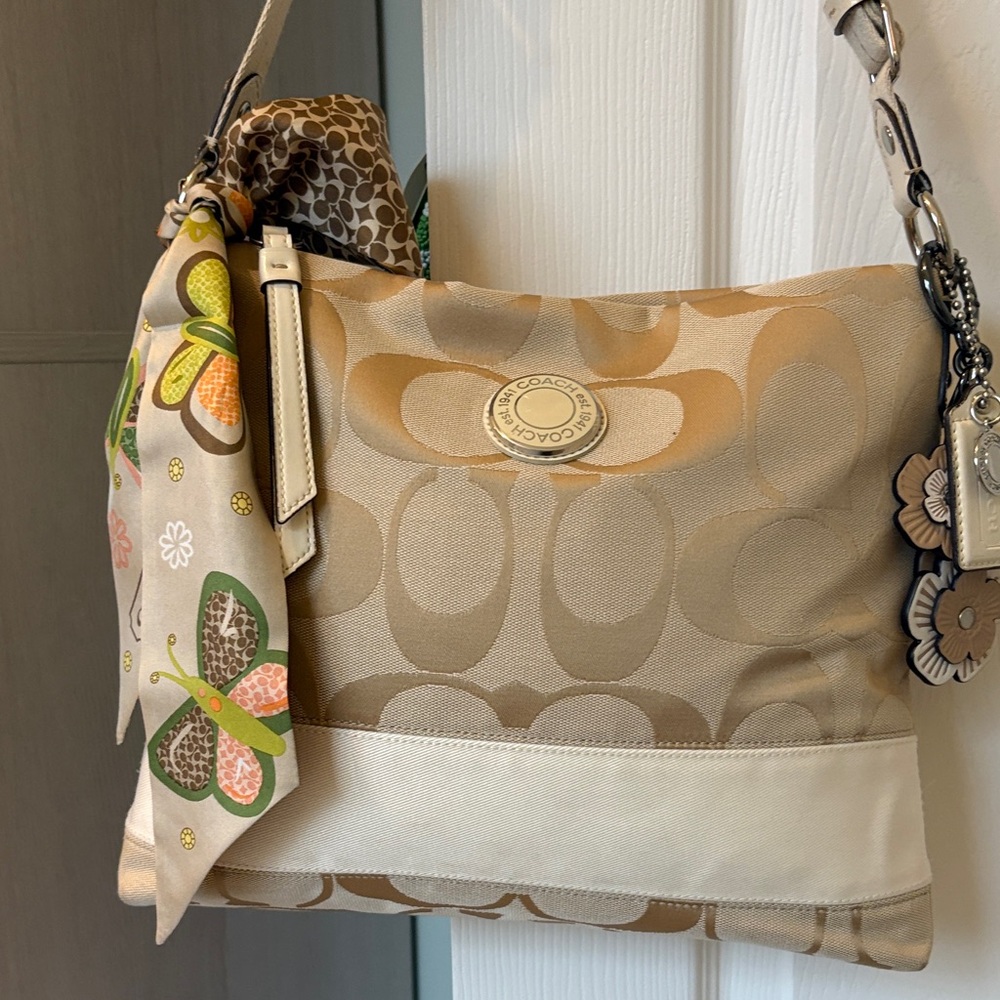 Coach Heritage Stripe Beige with all the Things!